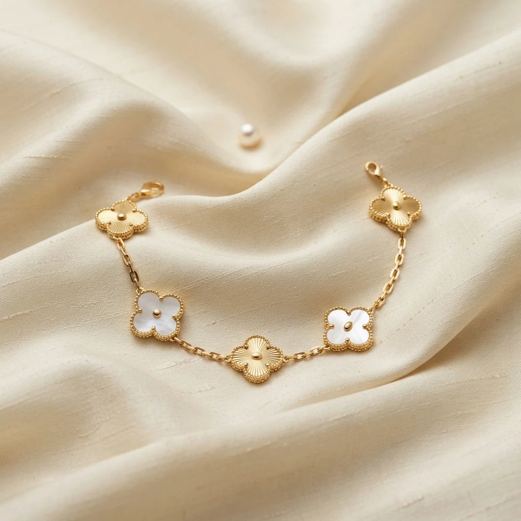Elegant Clover Motif Charm Bracelet - Gold-Plated Floral Link Chain Jewelry